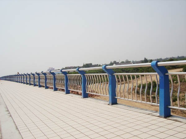 不銹鋼復(fù)合管護(hù)欄